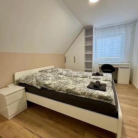 Für Urlaub Und Geschäftsreisen * Hanau